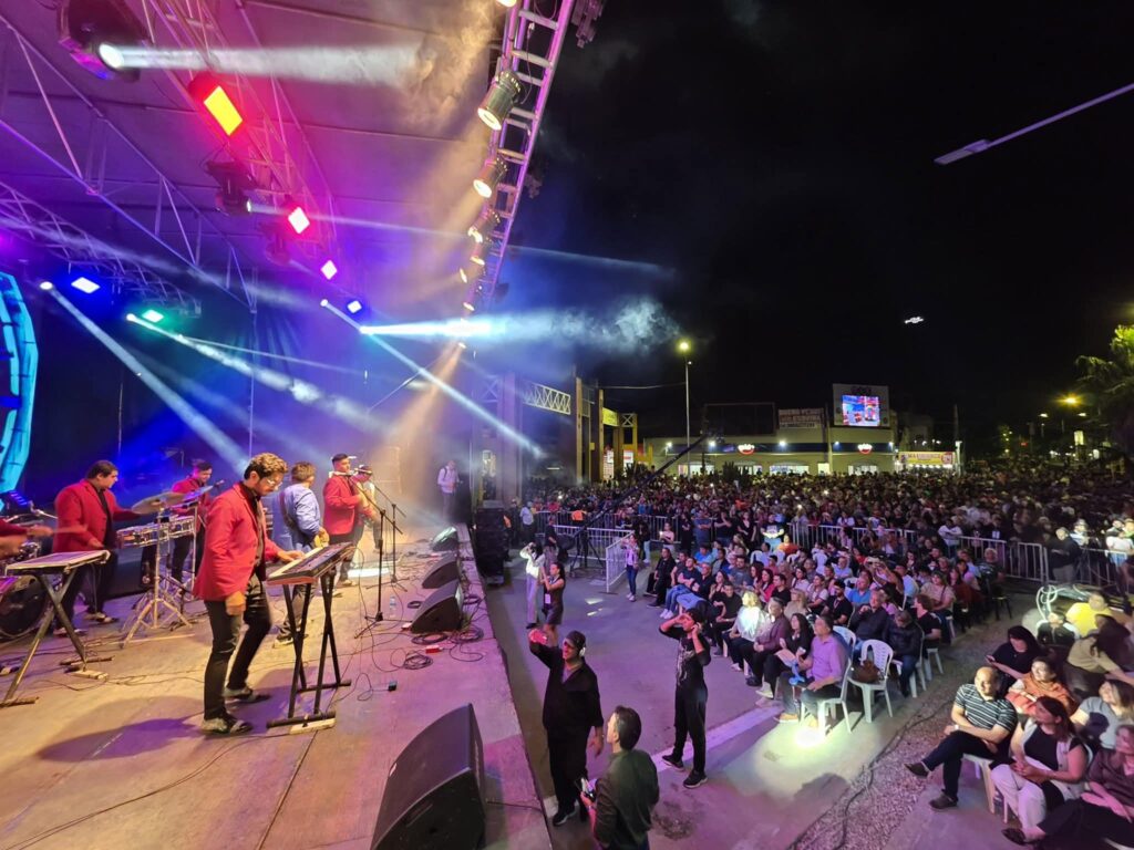 Una gran cantidad de vecinos participó de la vigilia por el 113° aniversario de La Banda