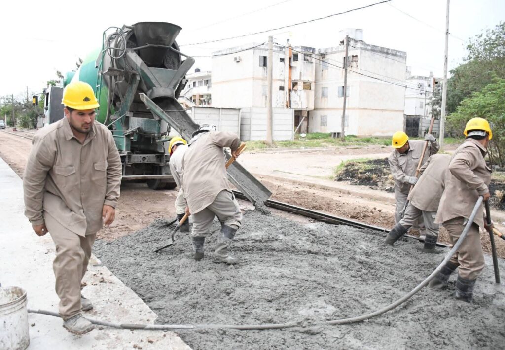 Avanza la pavimentación de calle Capitán Mejía de Mirabal en el barrio Ejército Argentino