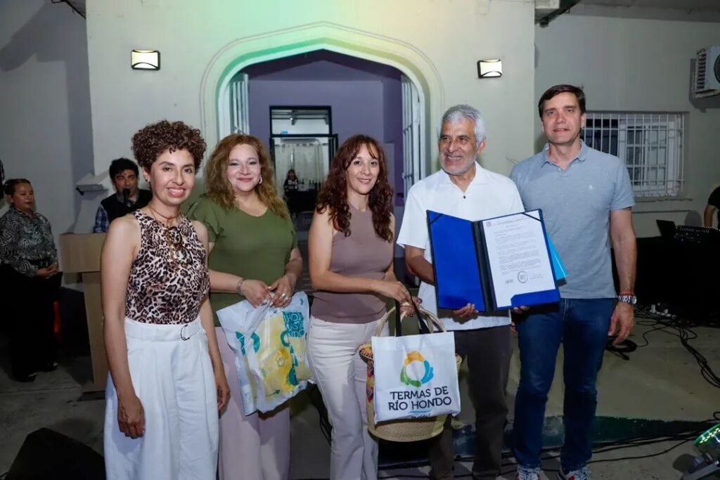 Peteco Carabajal presentó “Canciones al Óleo” en Las Termas