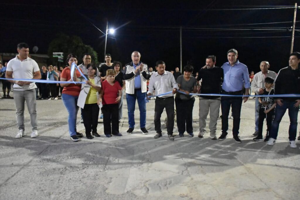 Frías: Inauguraron la pavimentación de las calles Benita de Flores y Luciano Fortabat