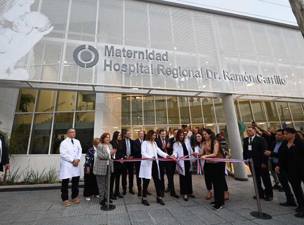 El gobernador Zamora inauguró la ampliación del Servicio de Maternidad en el Hospital Regional