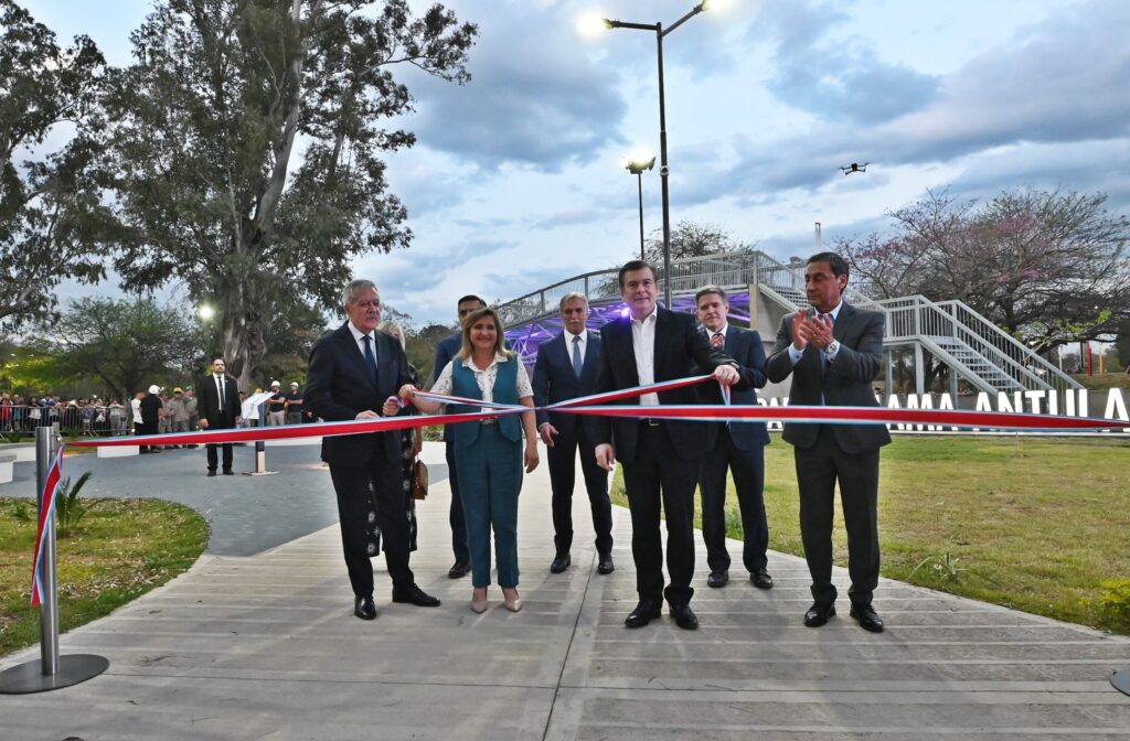 El gobernador Zamora y la intendente Fuentes inauguraron el Parque “Mama Antula