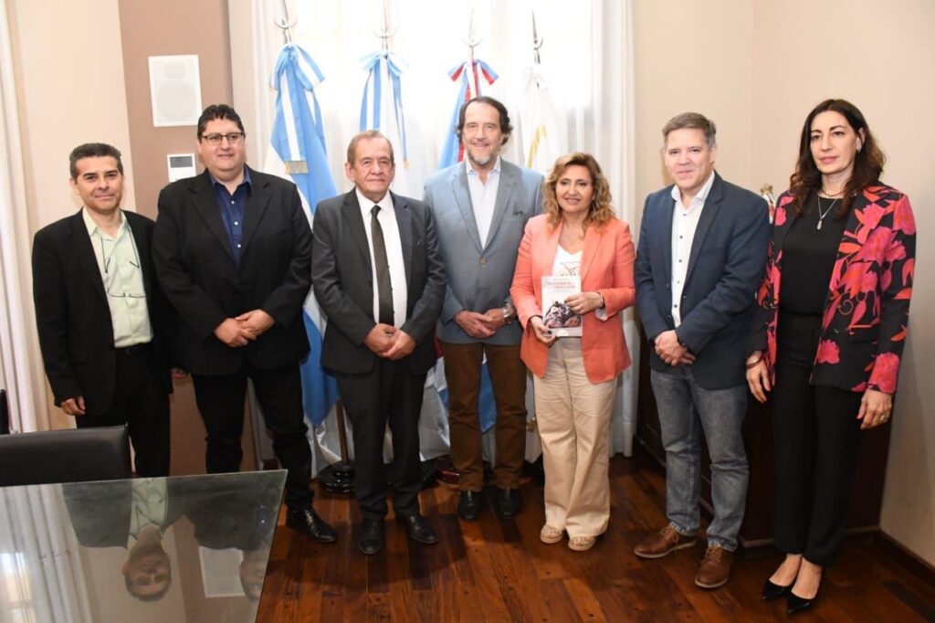 Fuentes recibió en el salón de acuerdos al ex embajador de Argentina en Bolivia Ariel Basteiro 