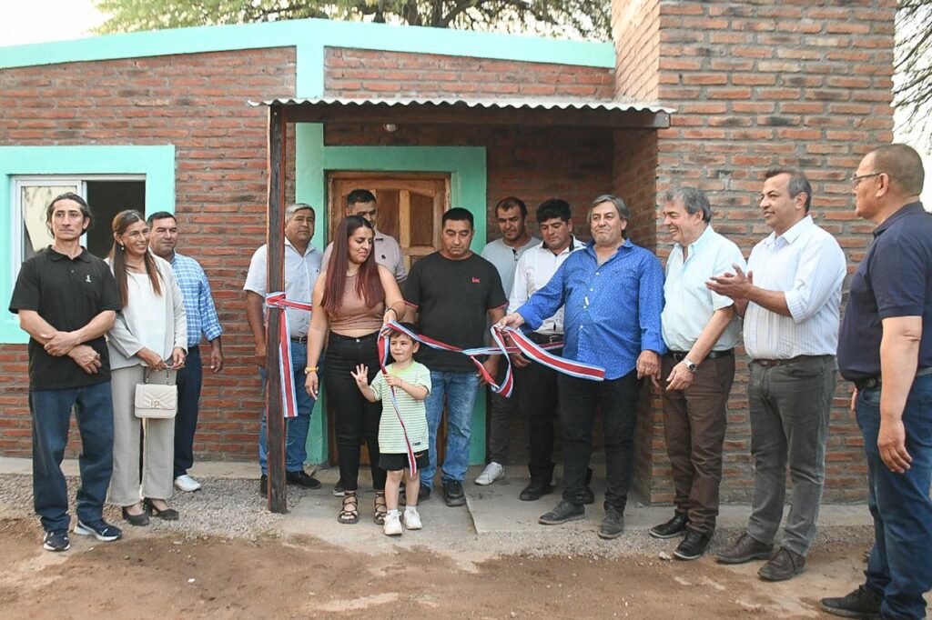 Entregan viviendas sociales a familias del departamento Moreno