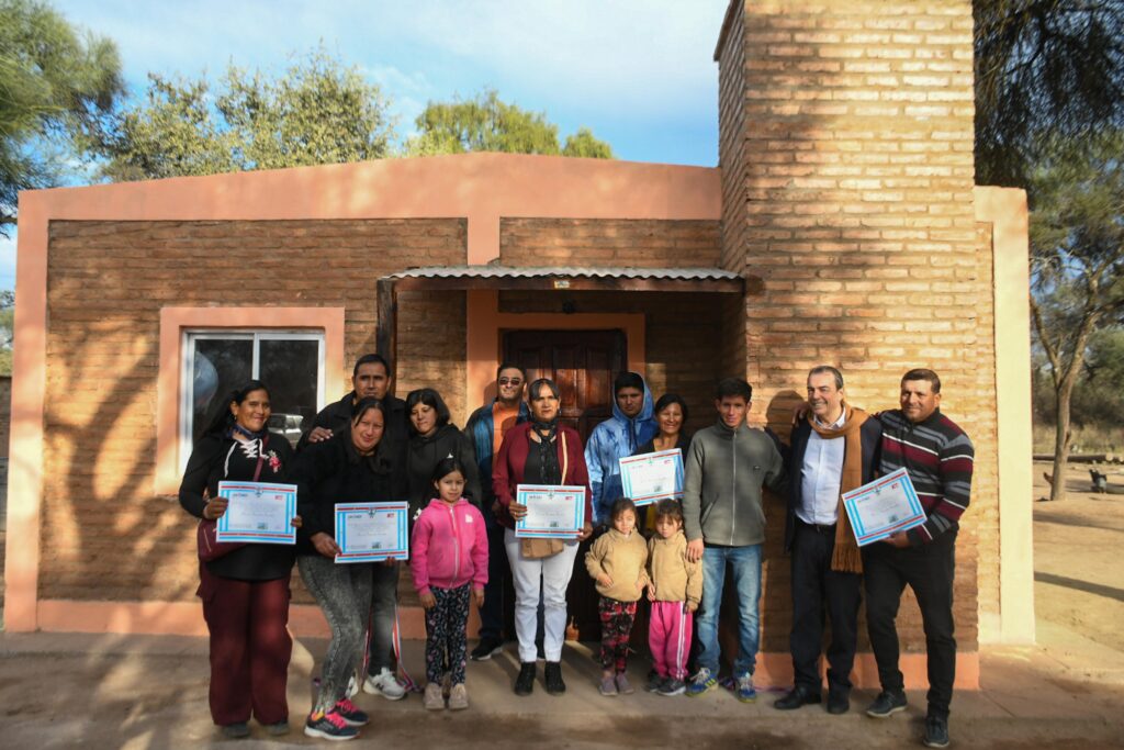 Entregaron 14  viviendas sociales en el departamento Mariano Moreno