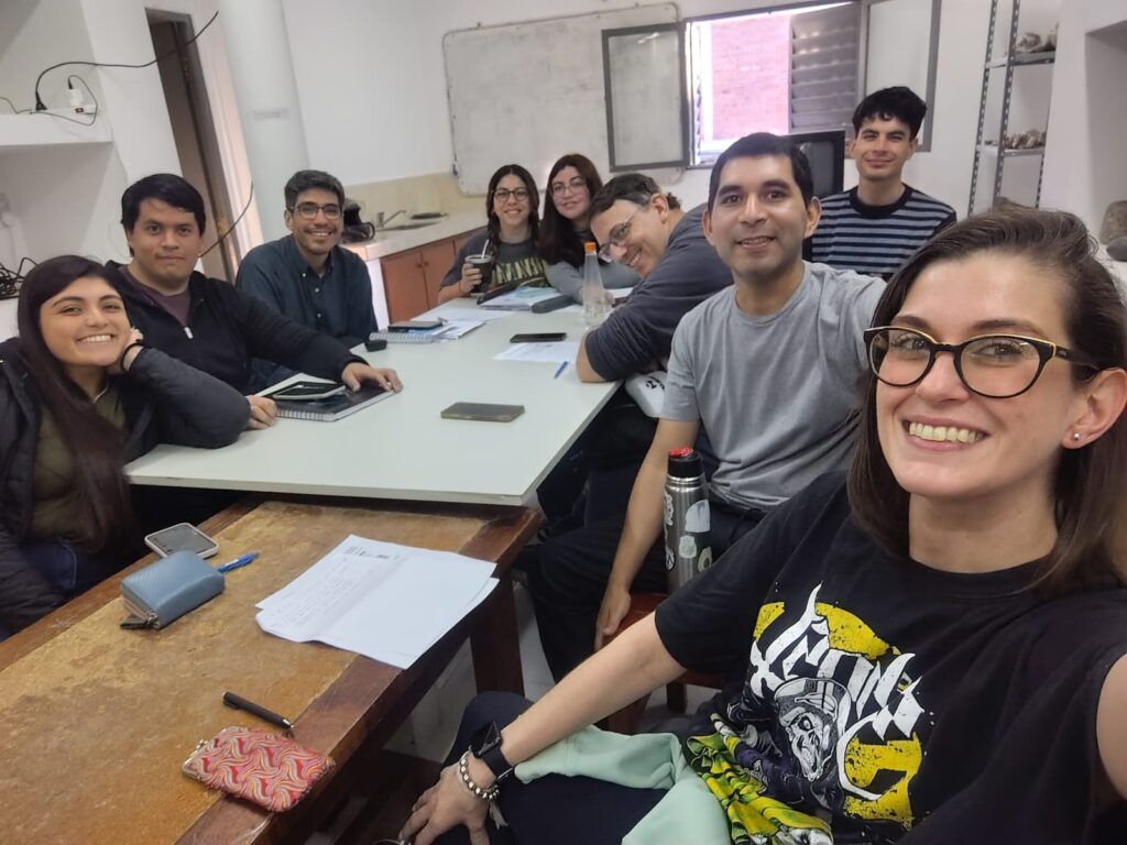 Consumo de información y fake news: docentes y estudiantes de la Lic. en Periodismo de la UNSE realizan una investigación Consumo de información y fake news: docentes y estudiantes de la Lic. en Periodismo de la UNSE realizan una investigación