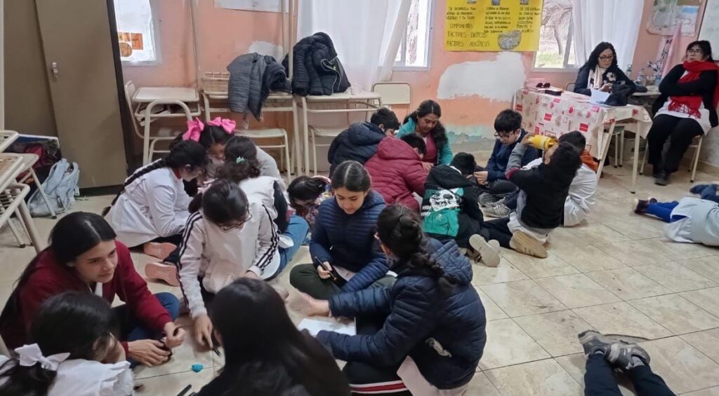 Realizaron un taller sobre violencia de género en la Escuela N° 746 del Barrio San Carlos