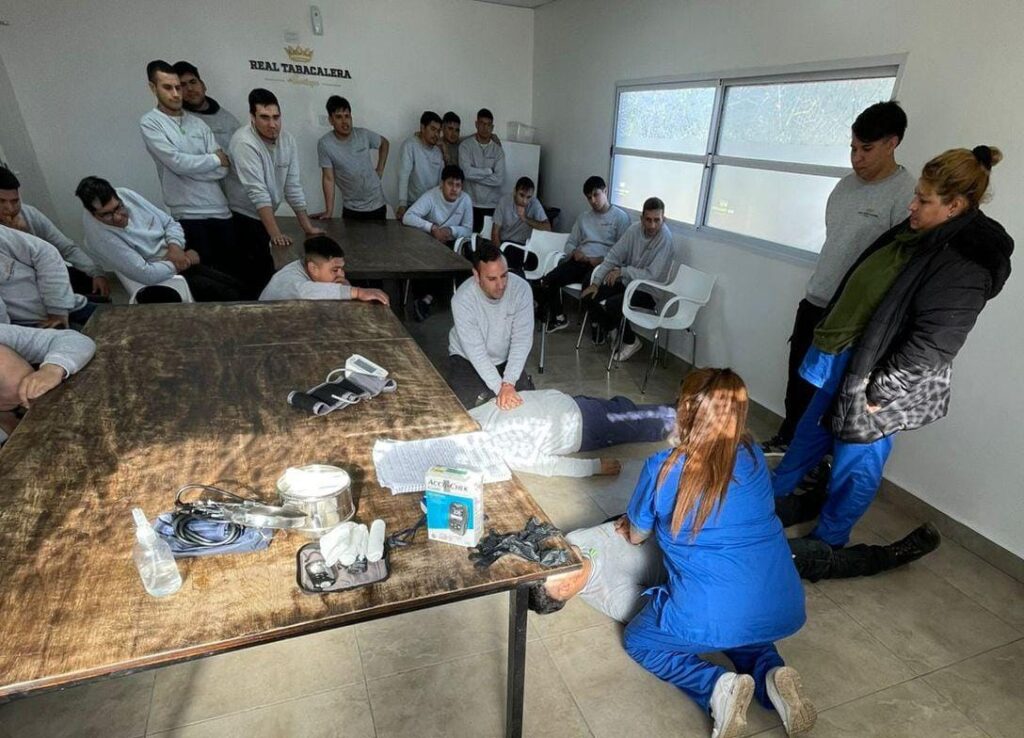 Dictaron un taller de primeros auxilios a empleados de una empresa bandeña