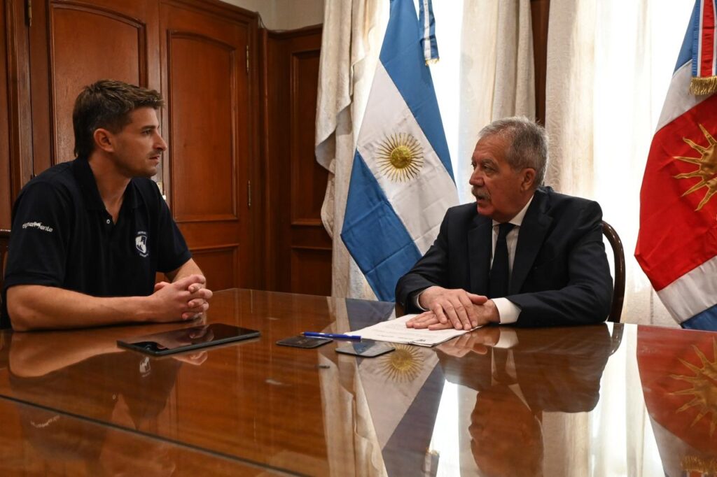 El Jefe de Gabinete firmó un convenio de cooperación con la Fundación Dignamente de la familia Conin