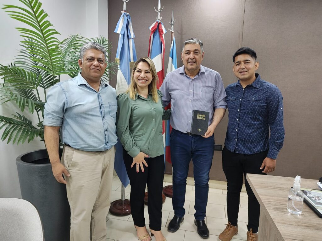 Nediani continúa fortaleciendo las políticas de respaldo a las iglesias bandeñas Nediani continúa fortaleciendo las políticas de respaldo a las iglesias bandeñas