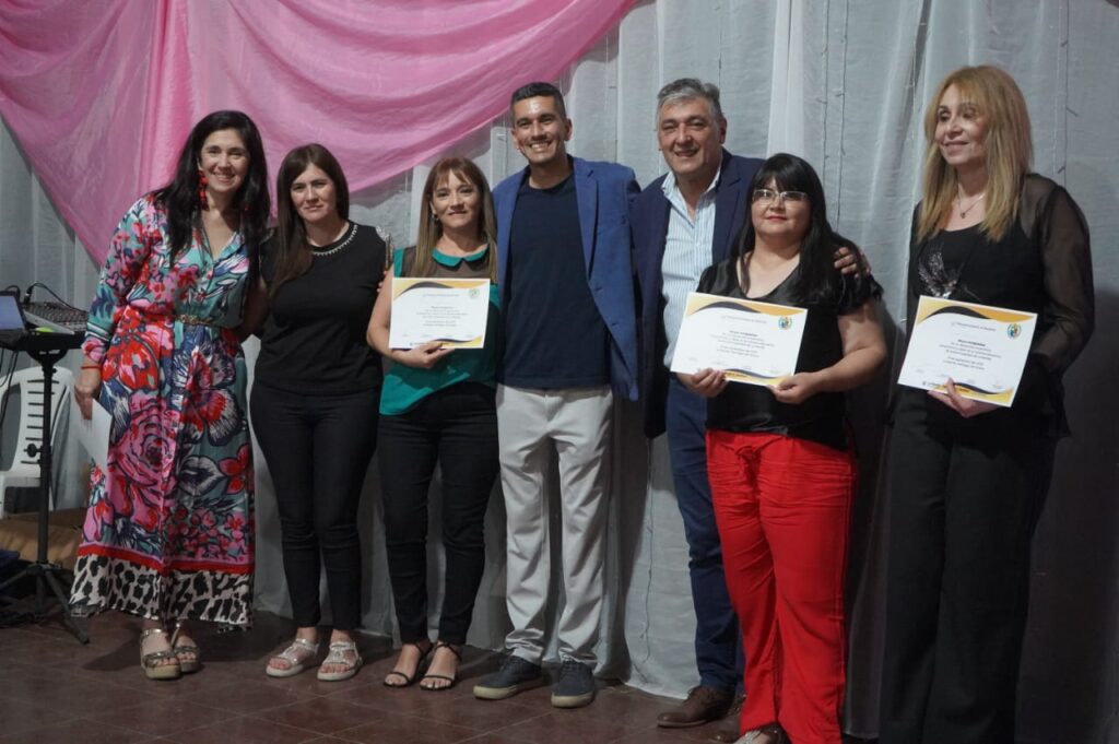 Más de 300 docentes municipales fueron agasajados con una cena show en La Banda