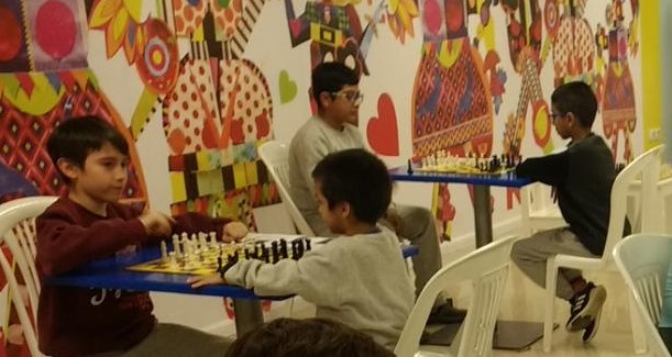 Jaque mate al aburrimiento: taller de ajedrez para niños en el CCB