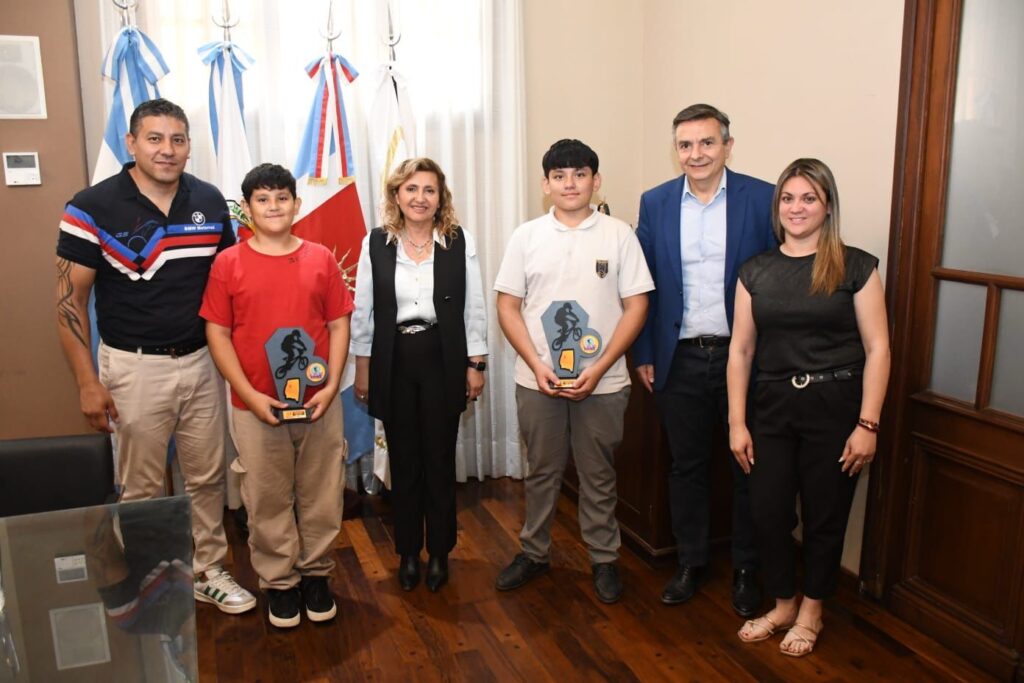 Fuentes recibió a deportistas locales ganadores de la quinta fecha del Campeonato Argentino de BMX