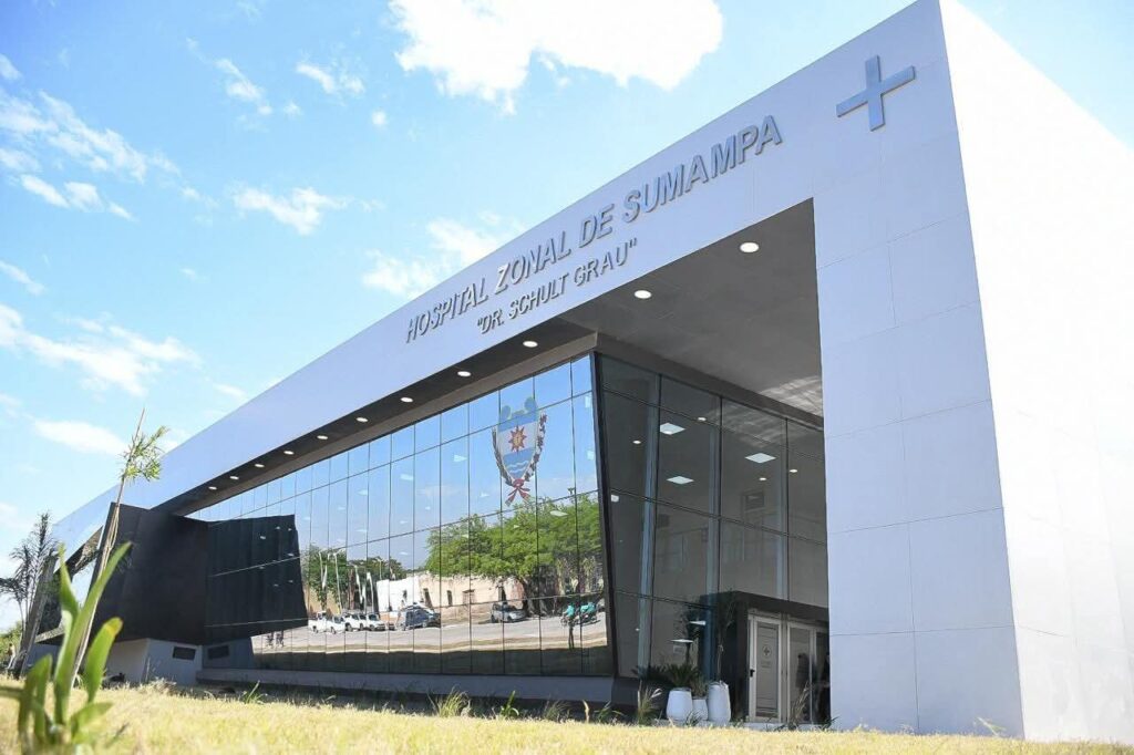 Zamora inauguró el nuevo hospital de Sumampa y entregó viviendas sociales a familias de la zona