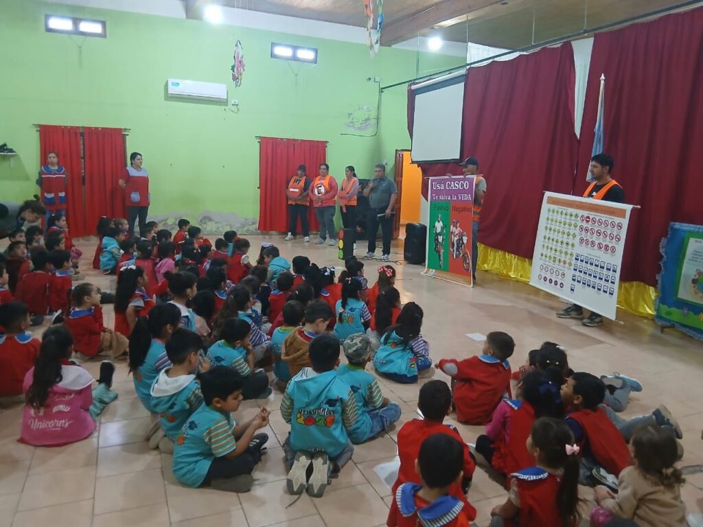 Charla sobre Seguridad Vial en el Jardín de Infantes N°130 de Sumampa Charla sobre Seguridad Vial en el Jardín de Infantes N°130 de Sumampa