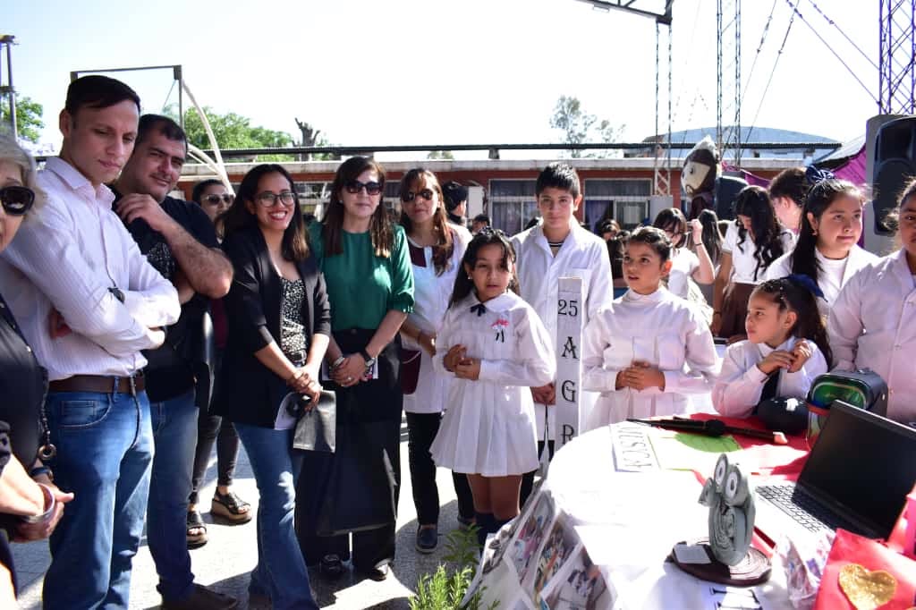 Instituciones de Fernández realizaron un feria con su oferta educativa Instituciones de Fernández realizaron un feria con su oferta educativa