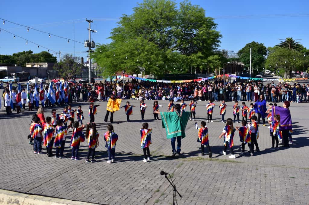 Fernández: Los jardines municipales conmemoraron el Día del Respeto a la Diversidad Cultural