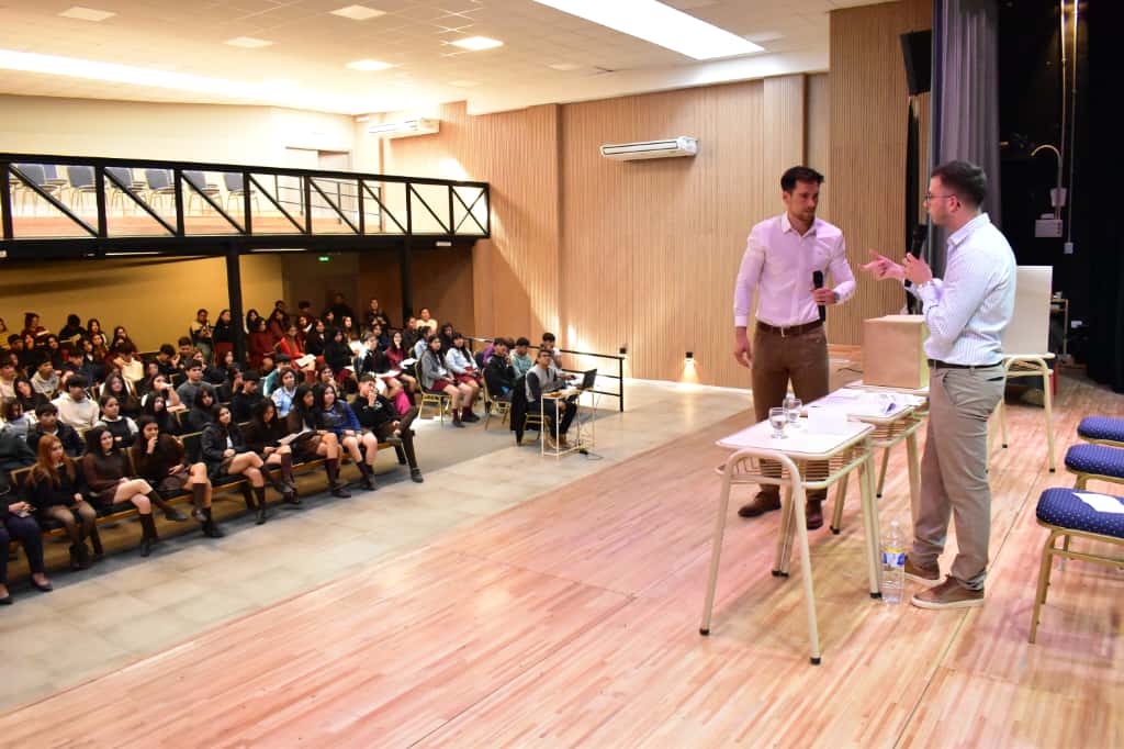 Fernández: Brindan  una capacitación a jovenes de cara a las próximas elecciones