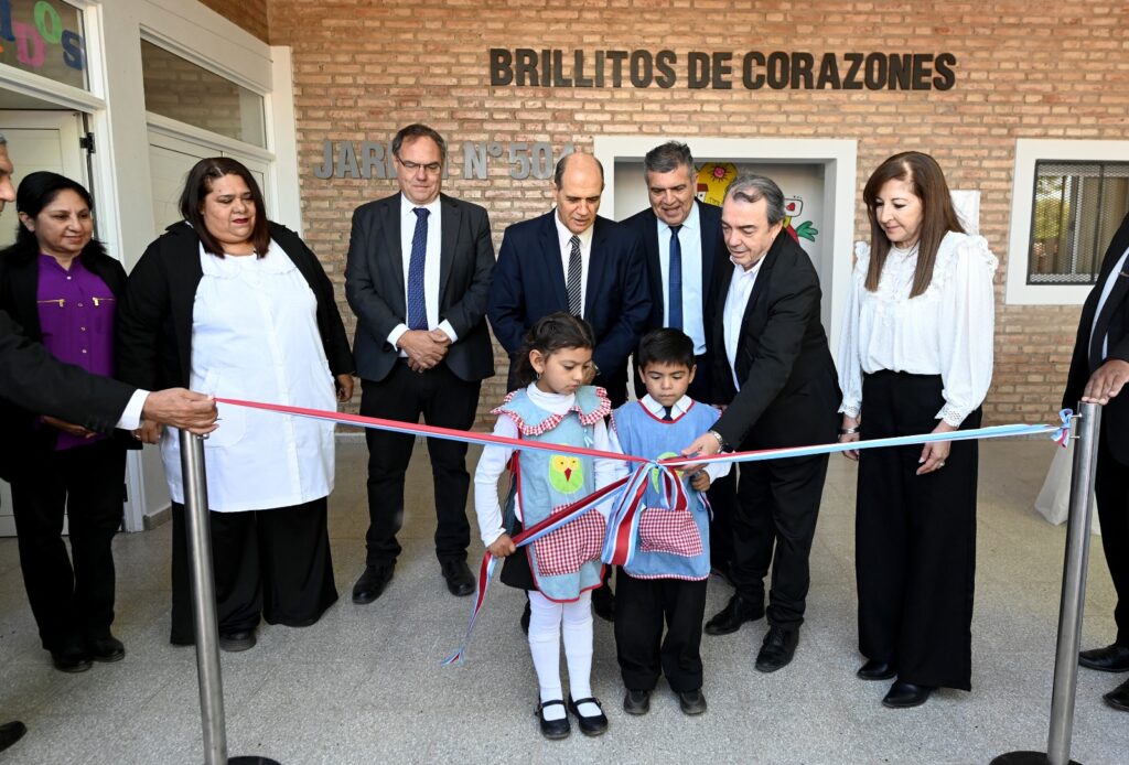 Autoridades de la provincia inauguraron obras en el Jardin N° 504 del paraje Loaj en el departamento Robles Autoridades de la provincia inauguraron obras en el Jardin N° 504 del paraje Loaj en el departamento Robles
