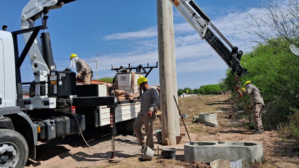 Amplían la red de alumbrado público para el barrio La Casilla de Los Quiroga