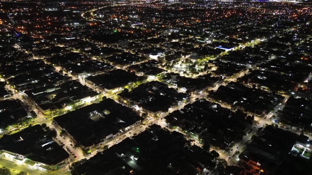 La Banda: inauguraron la sexta etapa del moderno sistema de luces LED del barrio Centro