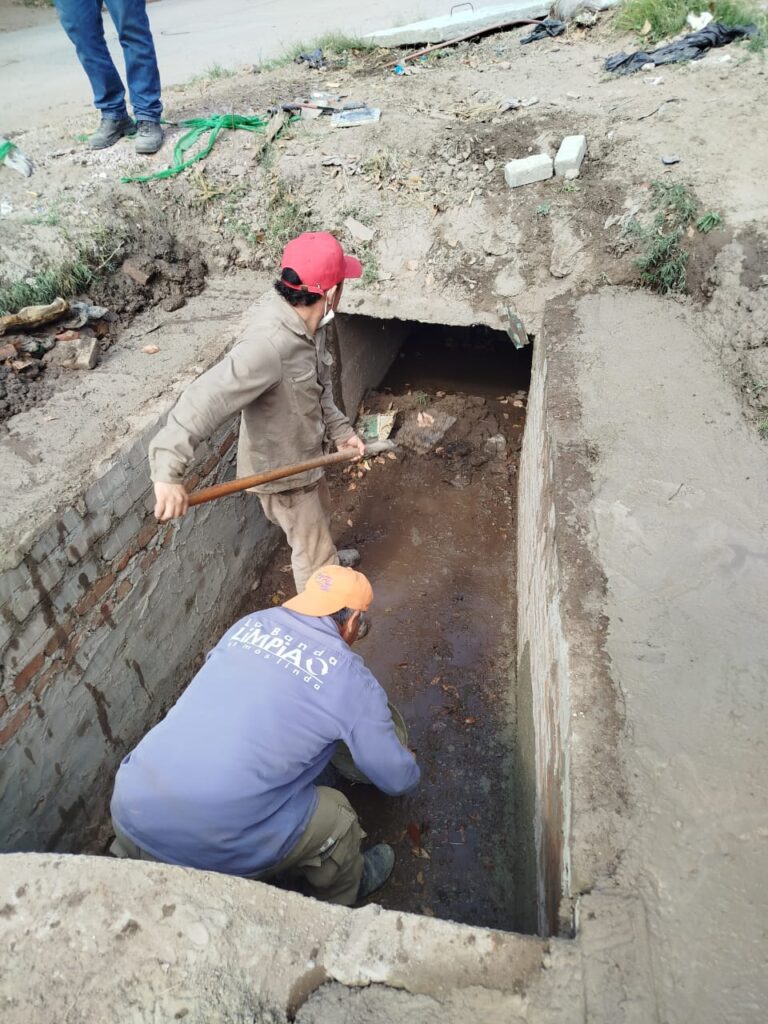 Con la instalación de una cámara en el Barrio Villa Inés avanza la obra pluvial en la ciudad