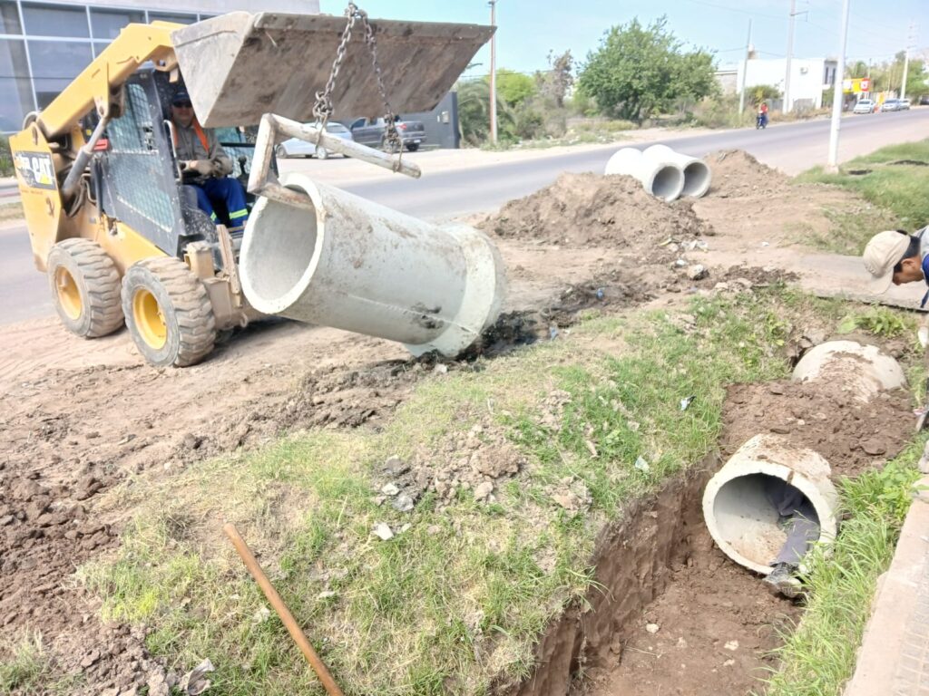 Intenso trabajo de mantenimiento en desagües pluviales de La Banda