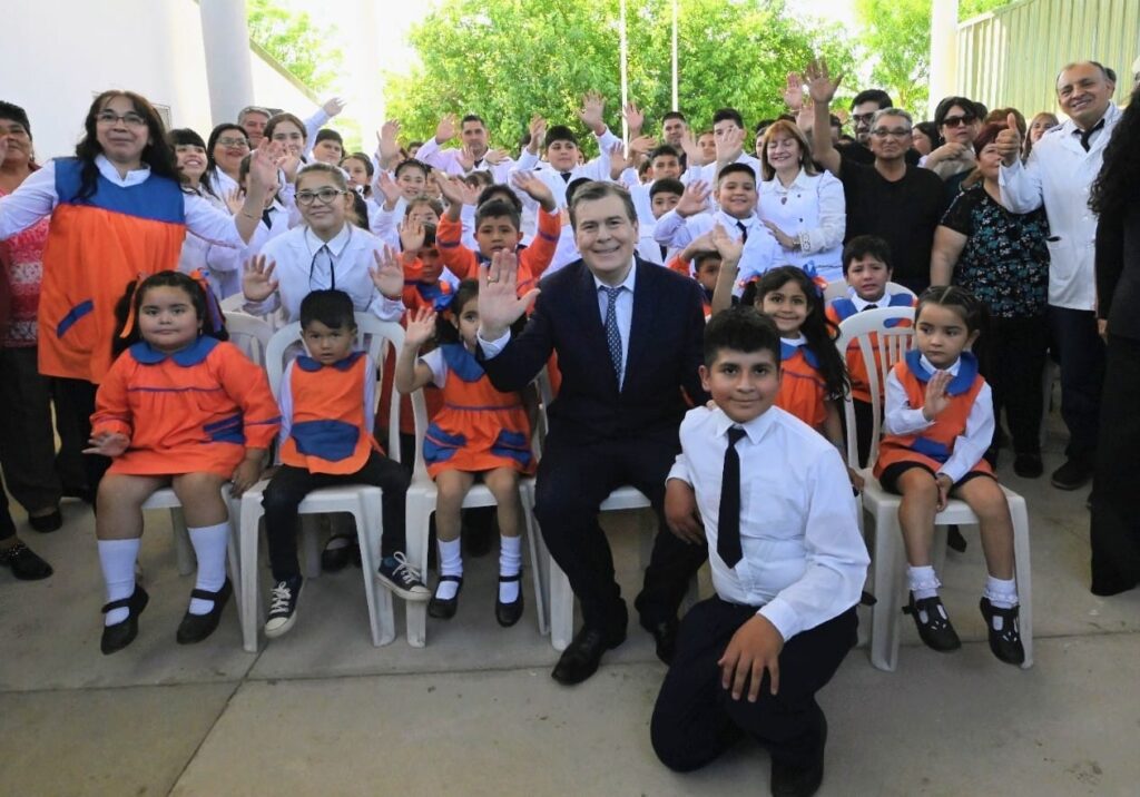 Zamora inauguró en Tres Cruces obras educativas, viales y entregó la vivienda social N°33.000