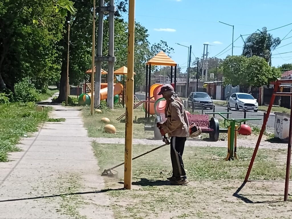 Refuerzan los trabajos de desmalezamiento en La Banda