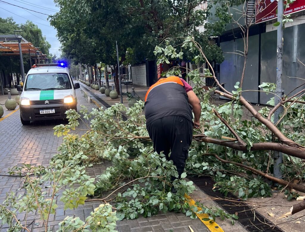 La Banda: el Comité de Emergencia trabaja en los sectores afectados por los fuertes vientos