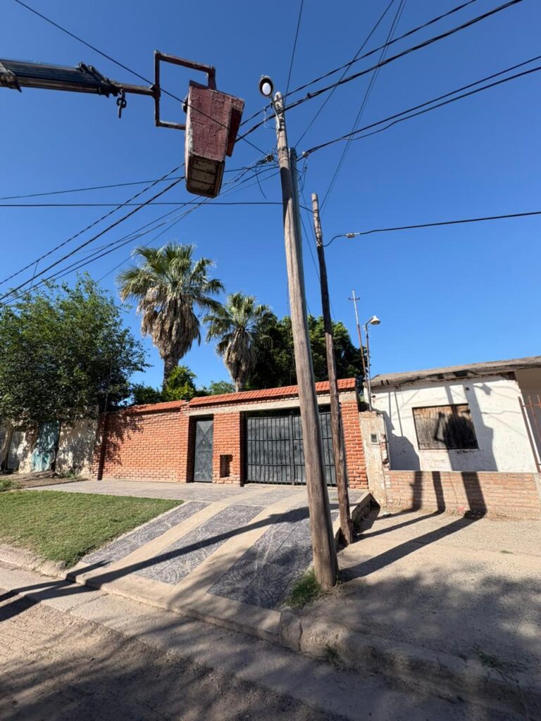 Barrio Bafield de La Banda: continúa el mantenimiento del alumbrado público