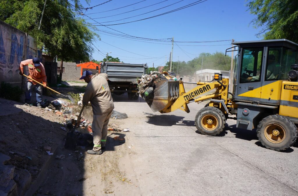 Operativos de erradicación de basurales en distintos sectores de La Banda