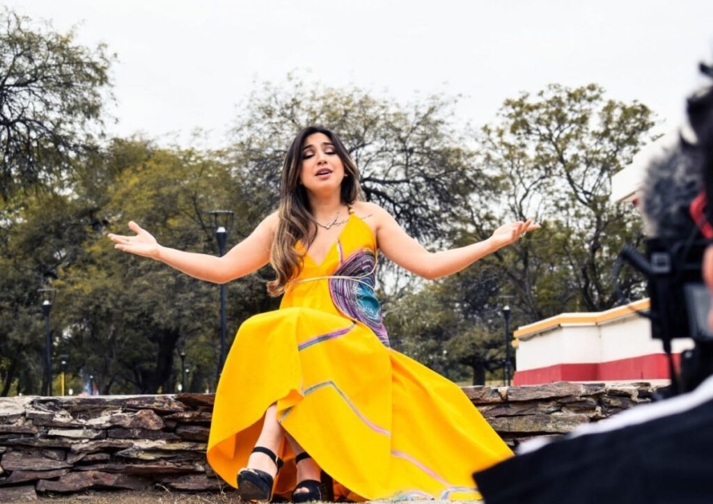 Rocío Pirro debuta como solista y presenta su primer show en la Peña Orellana Lucca