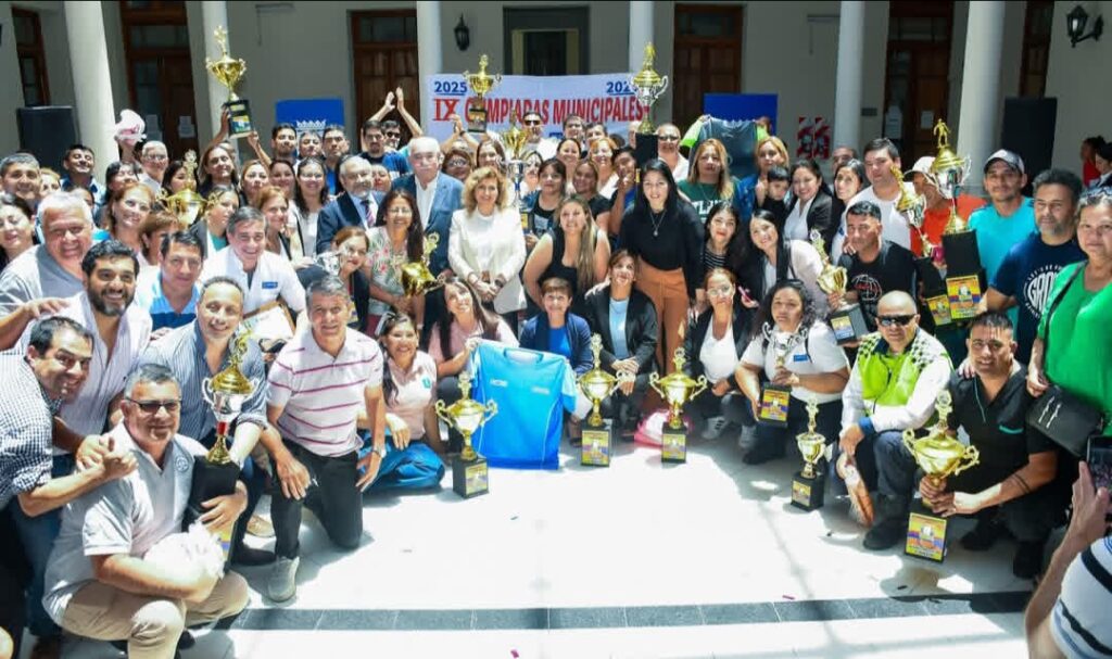 Entregan los premios a los ganadores de las Olimpíadas Municipales