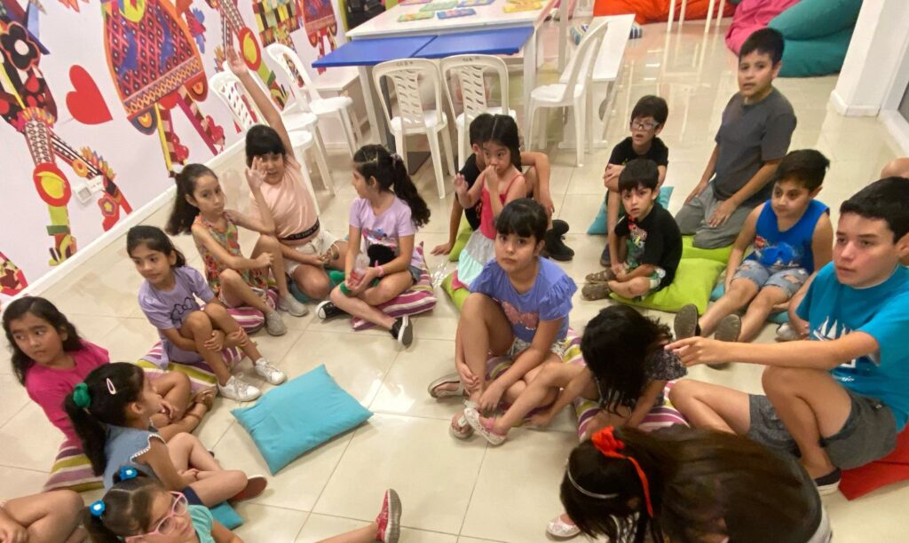 El CCB dicta taller arte textil para niños y niñas