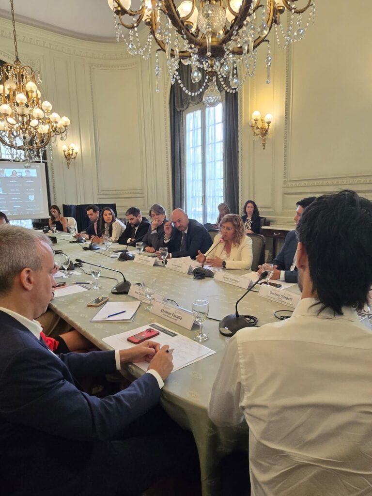 Fuentes participó de un seminario sobre oportunidades para ciudades inteligentes Fuentes participó de un seminario sobre oportunidades para ciudades inteligentes