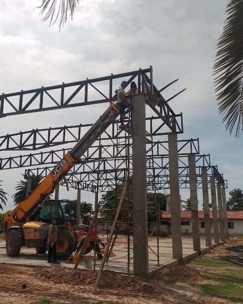 Pinto: Avanza la construcción del playón deportivo de la Escuela N° 737 Pinto: Avanza la construcción del playón deportivo de la Escuela N° 737