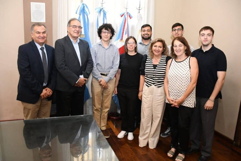 Egresados del Instituto Tecnológico diseñaron un modelo de página web para la Dirección de la Juventud Egresados del Instituto Tecnológico diseñaron un modelo de página web para la Dirección de la Juventud