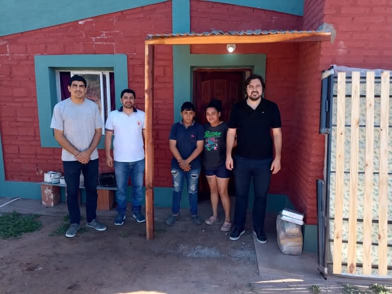 Monte Quemado: Otorgan una vivienda social a una familia del barrio San Cayetano