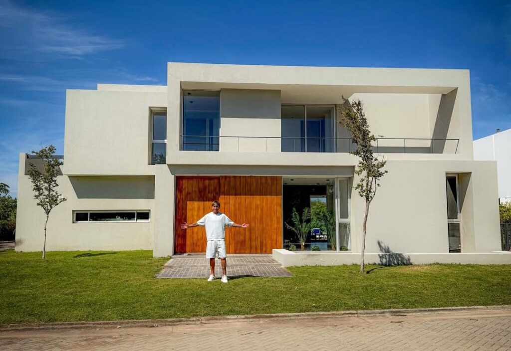 Maher Carrizo cumplió su sueño y le regaló una casa nueva a su mamá