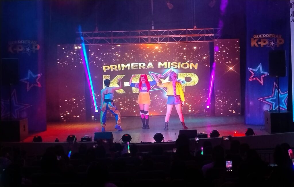 Las Guerreras del K-Pop colmaron el Cine Teatro Renzi con su innovador espectáculo