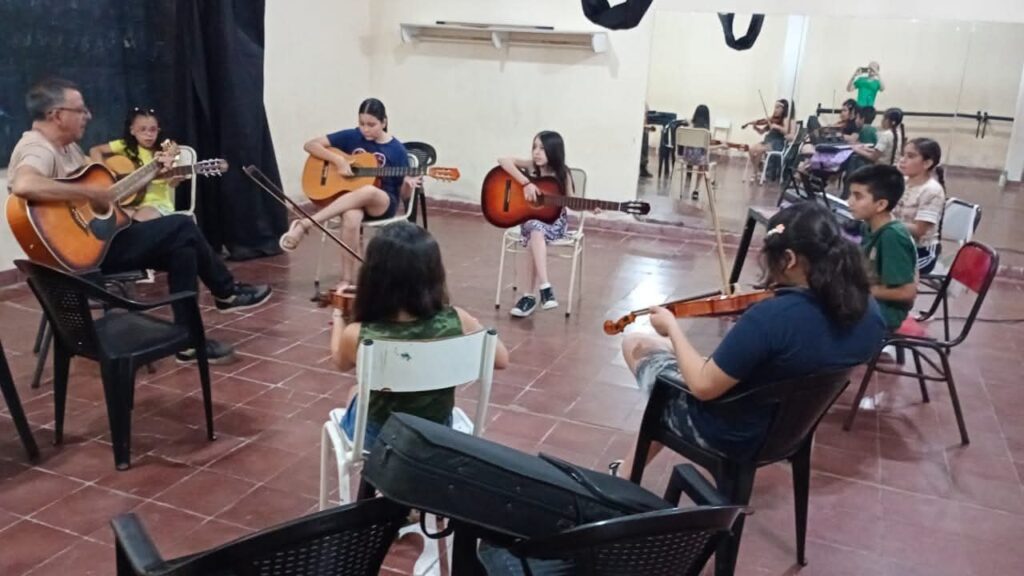 En Frías impulsan talleres de formación artística gratuitos