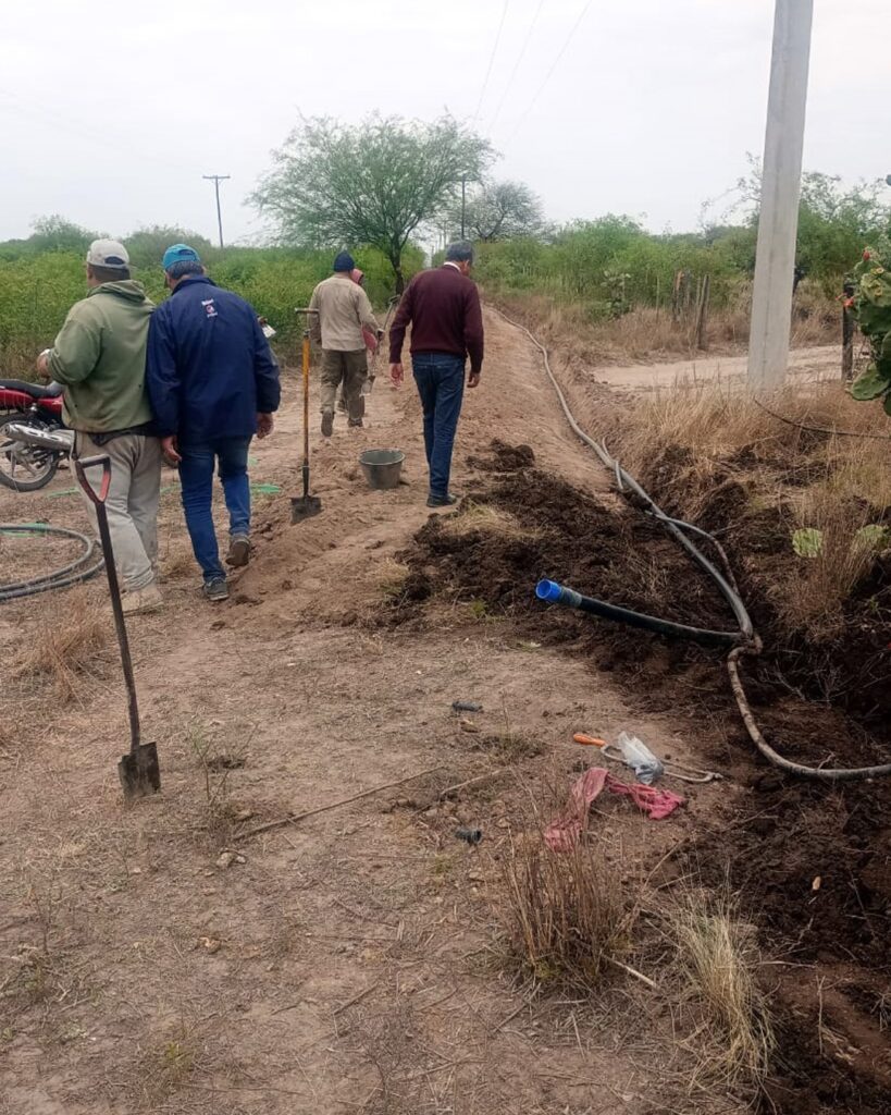 Brindan solución hídrica a pobladores del paraje Agua Dulce cercano a Pinto