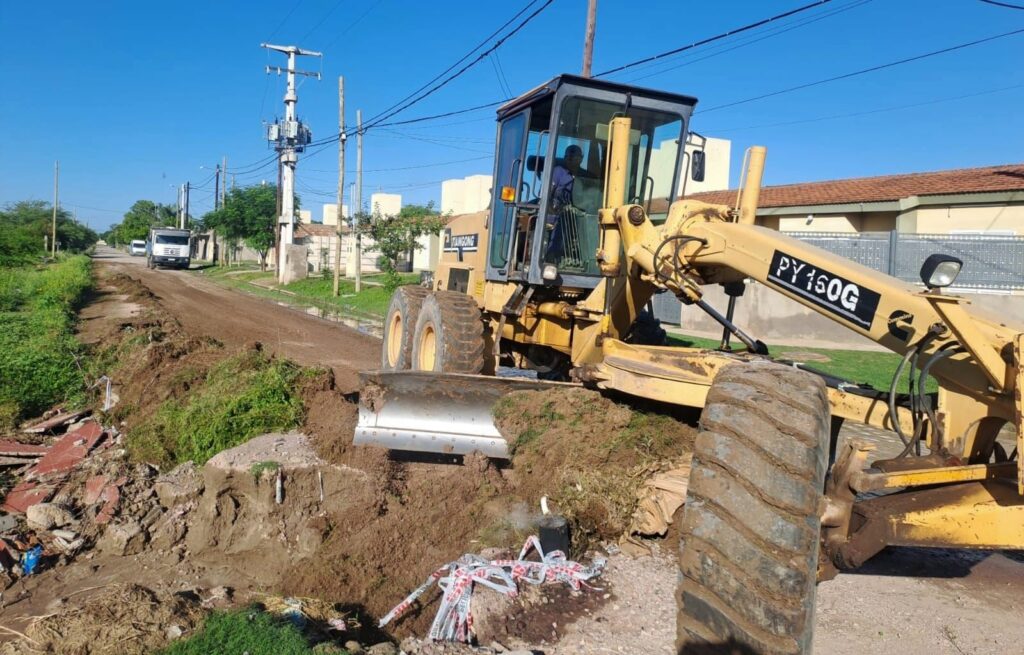 Trabajan en el mejoramiento de calles del barrio Los Flores Ampliación Trabajan en el mejoramiento de calles del barrio Los Flores Ampliación