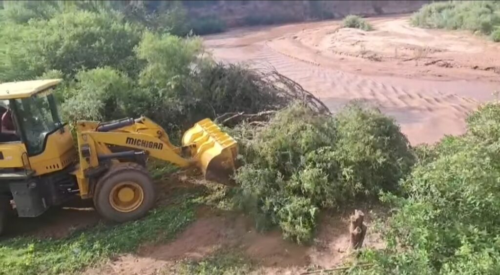 Realizan trabajos en la pasarela del río Horcones para reforzar la seguridad