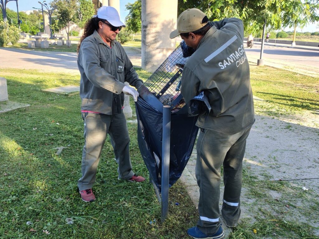 Realizan tareas de limpieza y mantenimiento en el Parqie Aguirre
