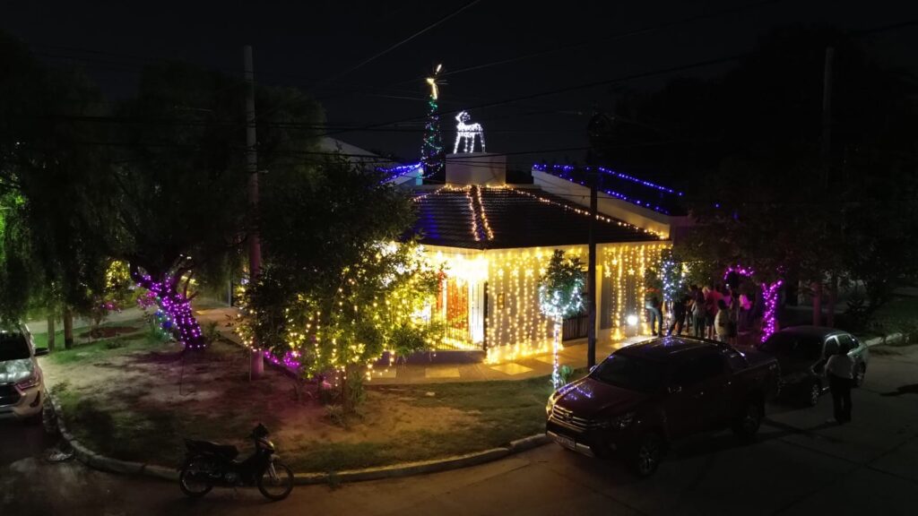 La Banda: una visita a “La Casa de la Navidad”