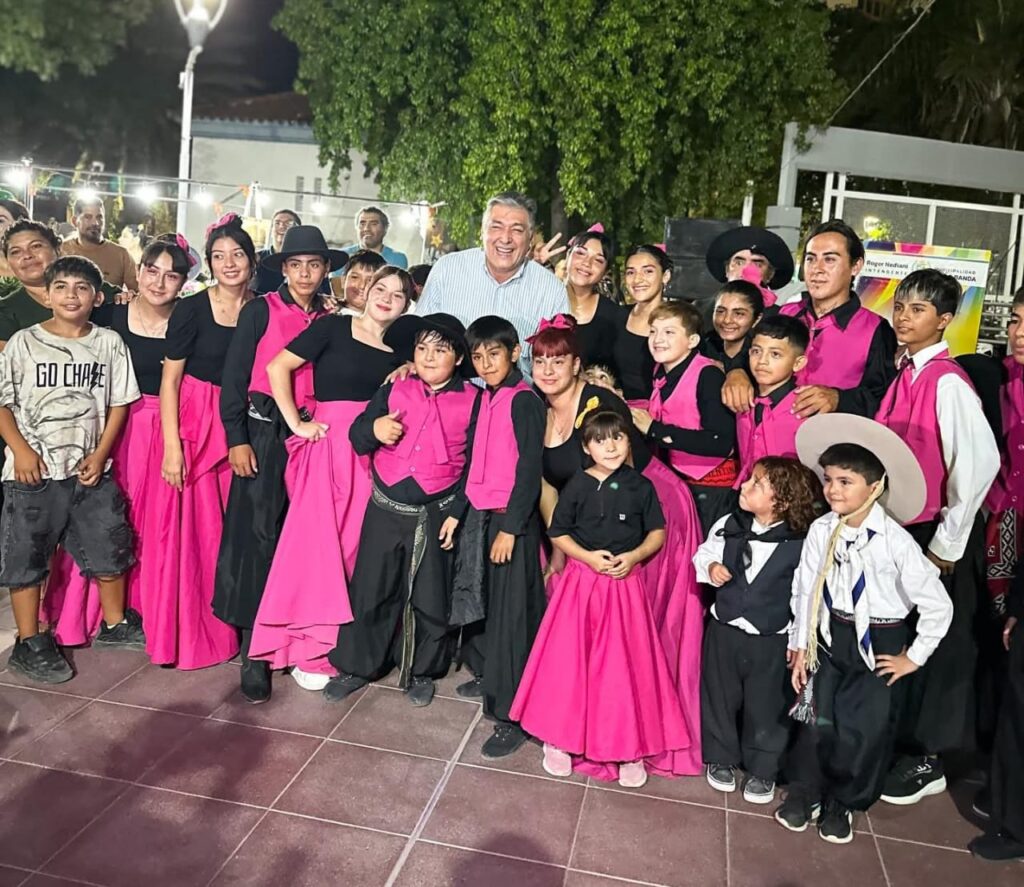 La “Peña del Taller de Folclore” convocó a bailarines, emprendedores y vecinos bandeños