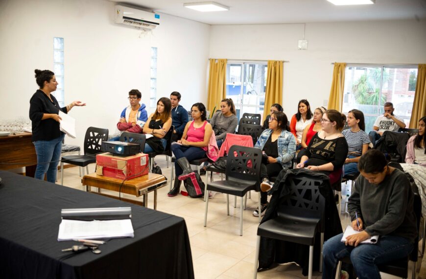 Monte Quemado: Firman un convenio para la implementación de un programa  de capacitación en oficios