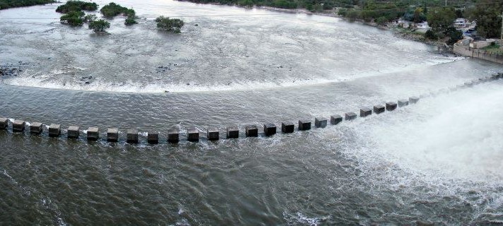 Continúa el monitoreo del Dique Frontal tras las lluvias registradas en Santiago del Estero